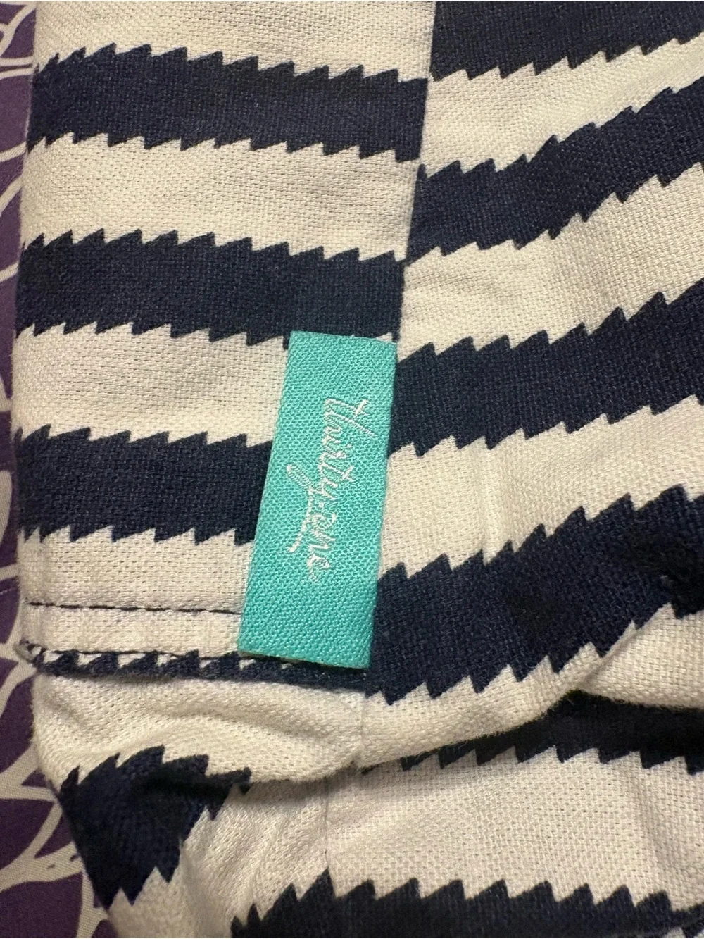 Thirty-One Gifts Paradise Pop & Navy Wave reversible hobo bag.